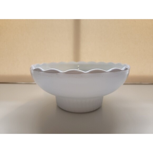Milk Glass E. O. Brody Co M2000 Scalloped Edge Footed Pedestal Bowl 50's/60's - Picture 1 of 4